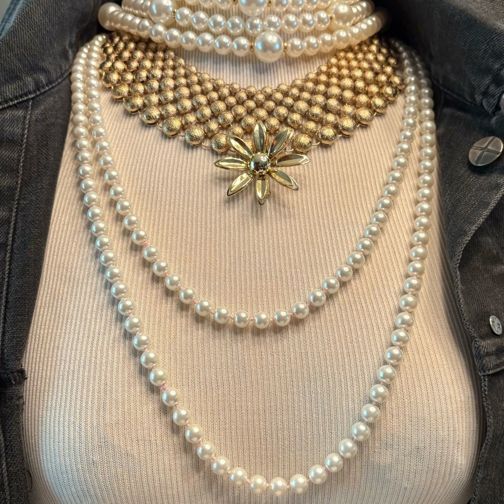 Elegant Pearl and Gold Necklace Set